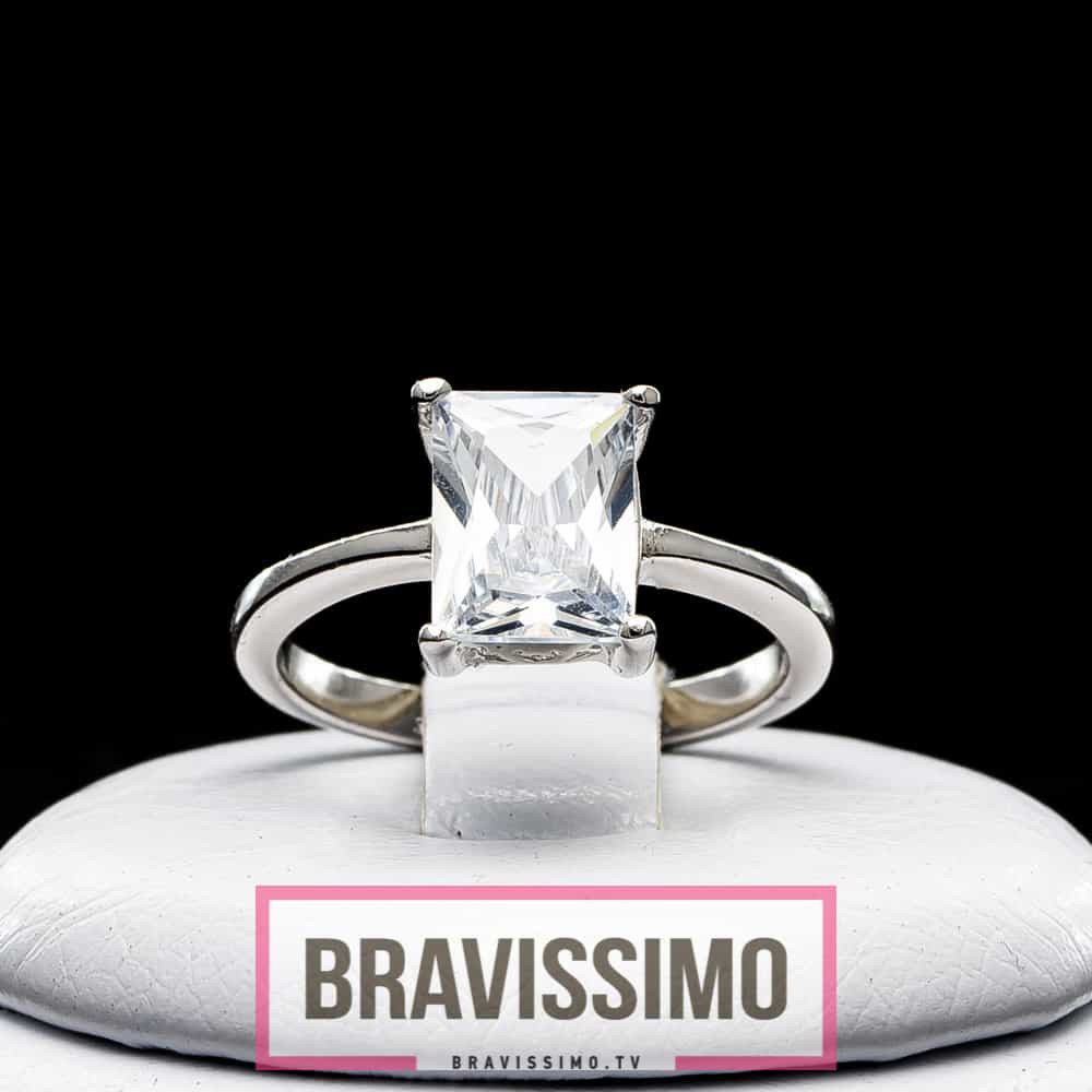 Серебряное кольцо с бриллианитом