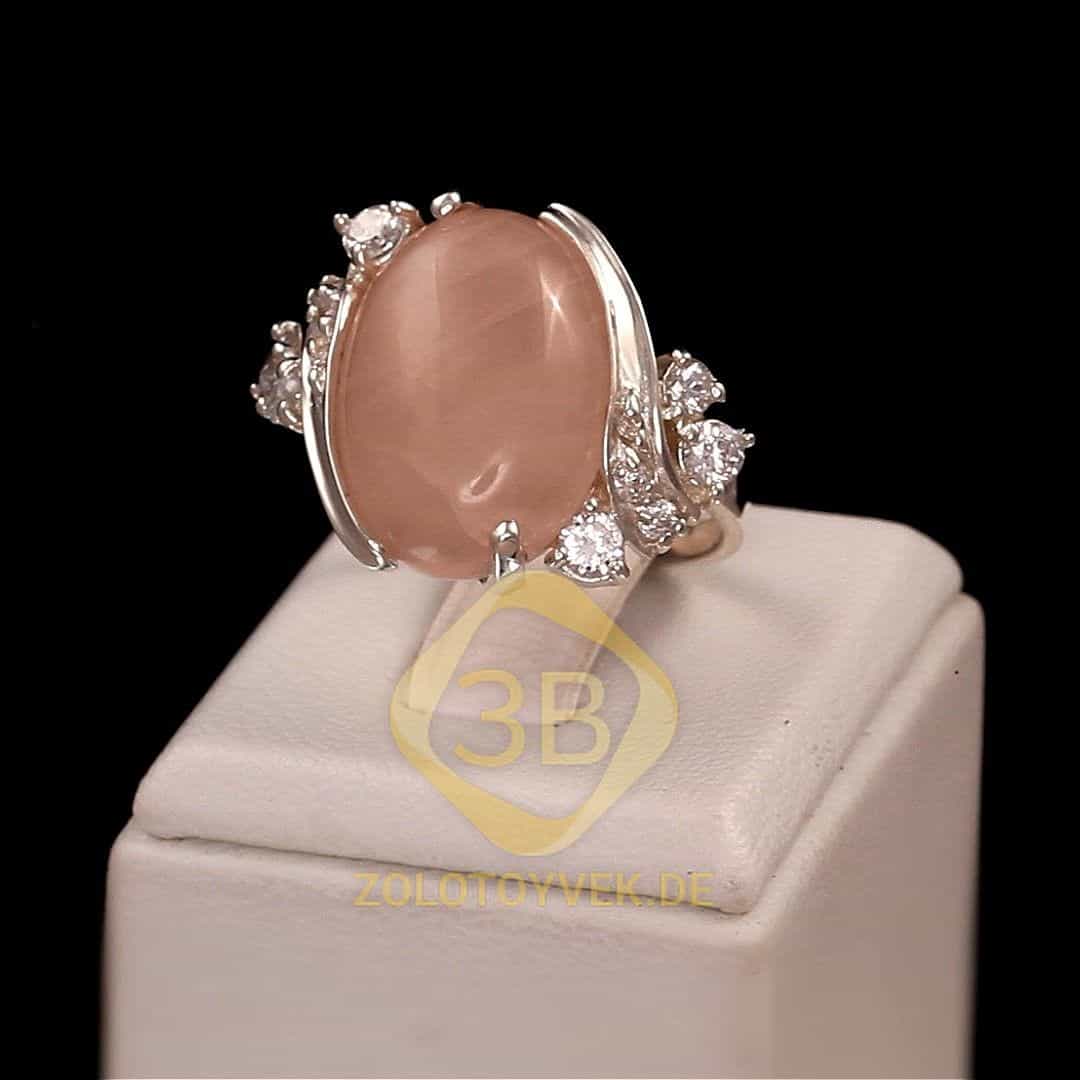 Серебряное  кольцо с розовым кварцем и фианитами, покрытие родий