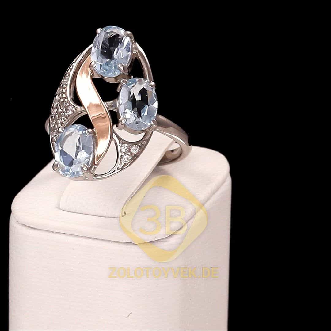 Серебряное  кольцо со вставками золота, голубым топазом и фианитами, покрытие родий