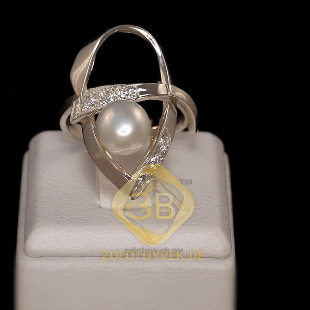 Серебряное кольцо с белым культивированным жемчугом и фианитами