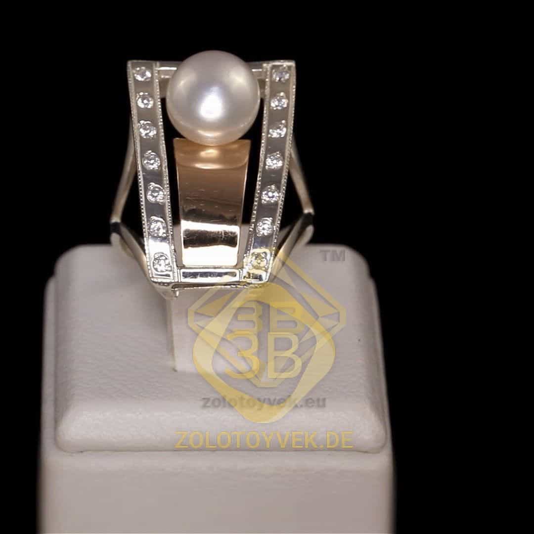 Серебряное кольцо со вставками золота, белым культивированным жемчугом и фианитами