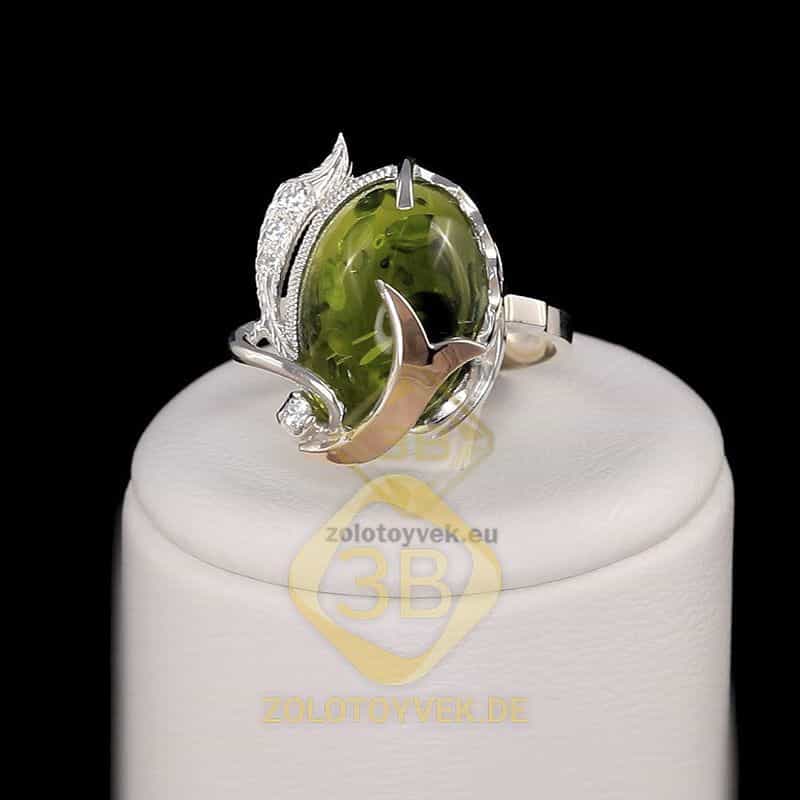 Серебряное кольцо со вставками золота, им. зеленого янтаря и фианитами, покрытие Родий