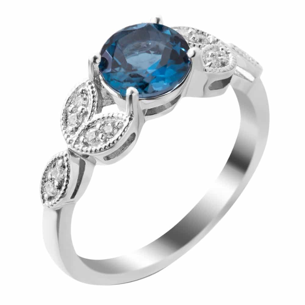 Серебряное кольцо с топазом London blue и фианитами