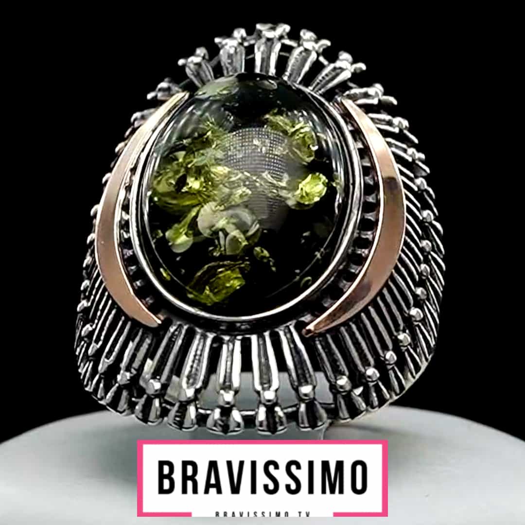 Серебряное кольцо с золотом и зеленым янтарем