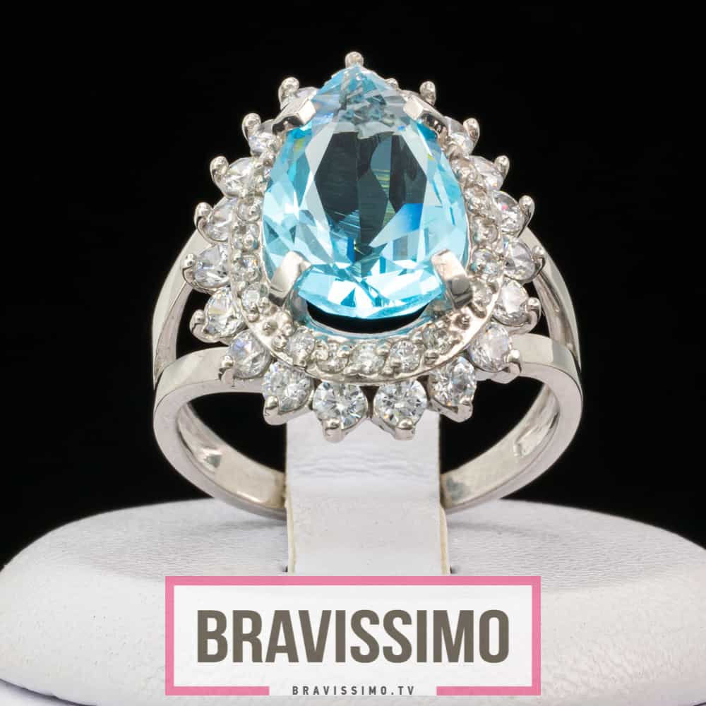Серебряное кольцо с голубым топазом и бриллианитами