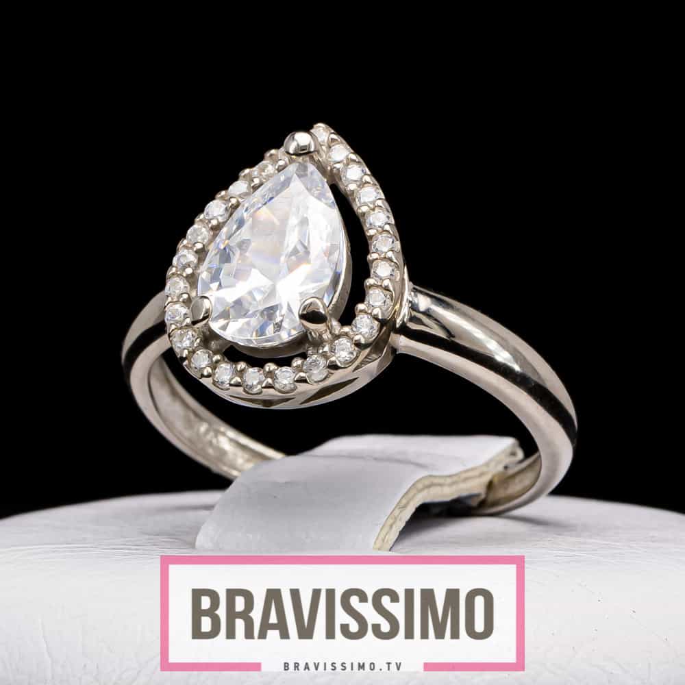 Серебряное кольцо с бриллианитом и фианитами