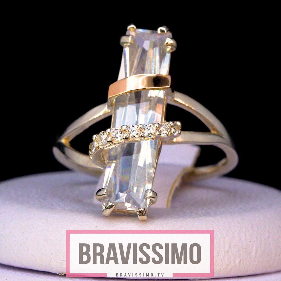 Серебряное кольцо с золотом, бриллианитом и фианитами
