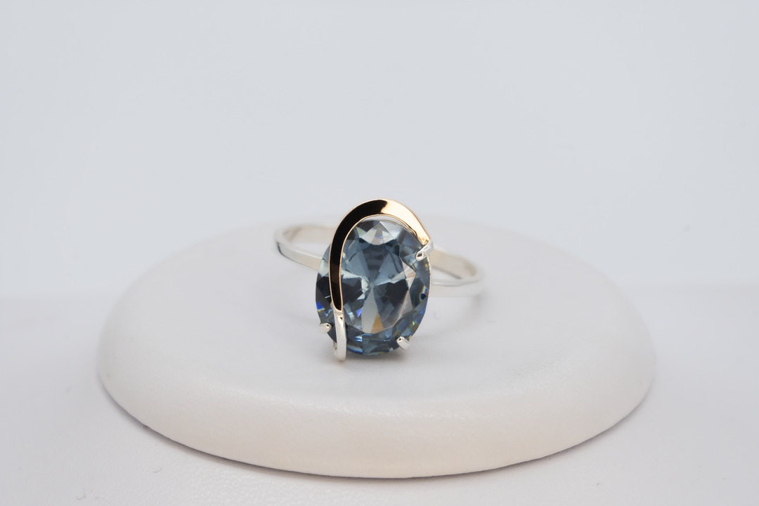 Серебряное кольцо с золотом и топазом London Blue