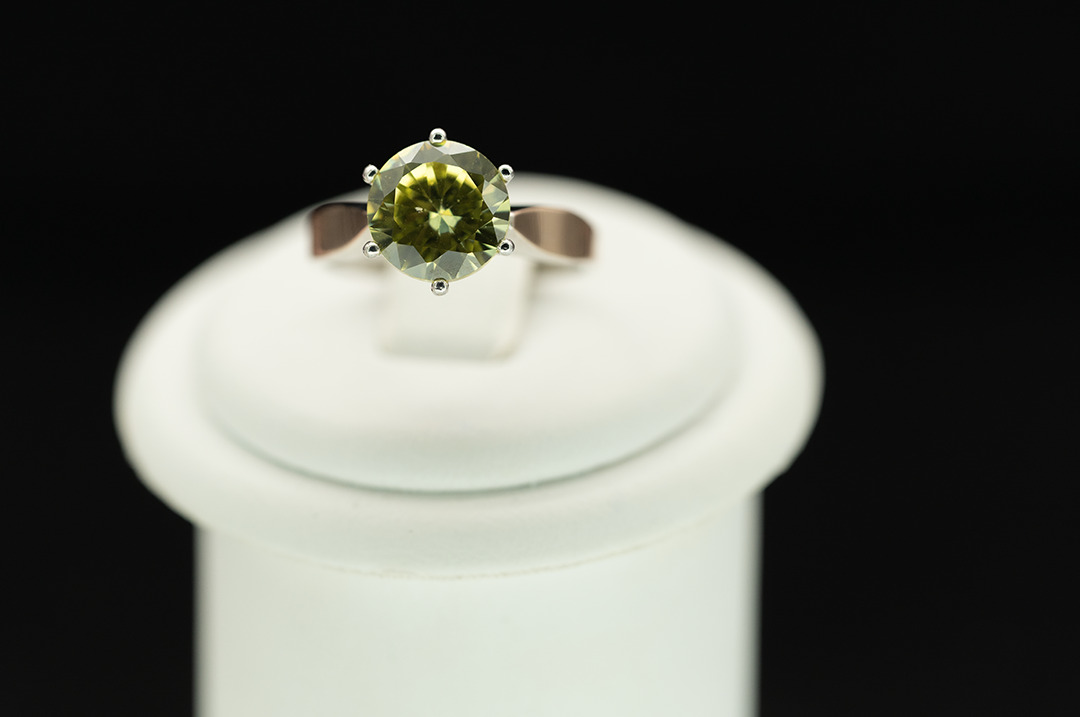 Серебряное кольцо с золотом и лимонным топазом