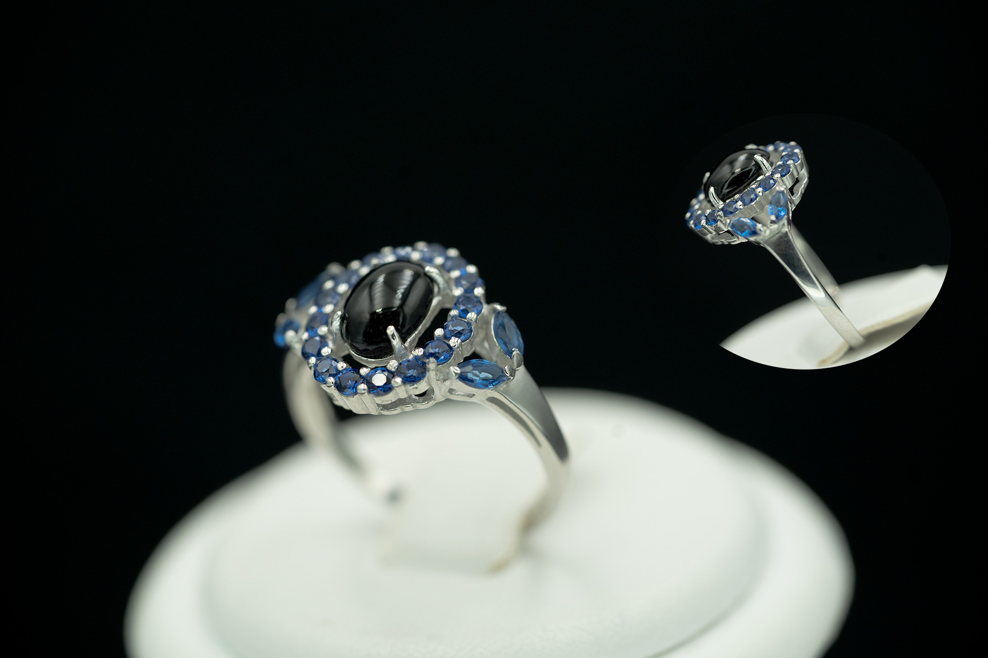 Серебряное кольцо с ониксом и сапфиром