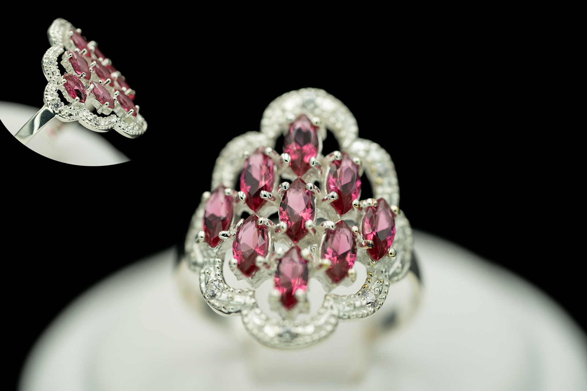 Серебряное кольцо с розовыми сапфирами и фианитами