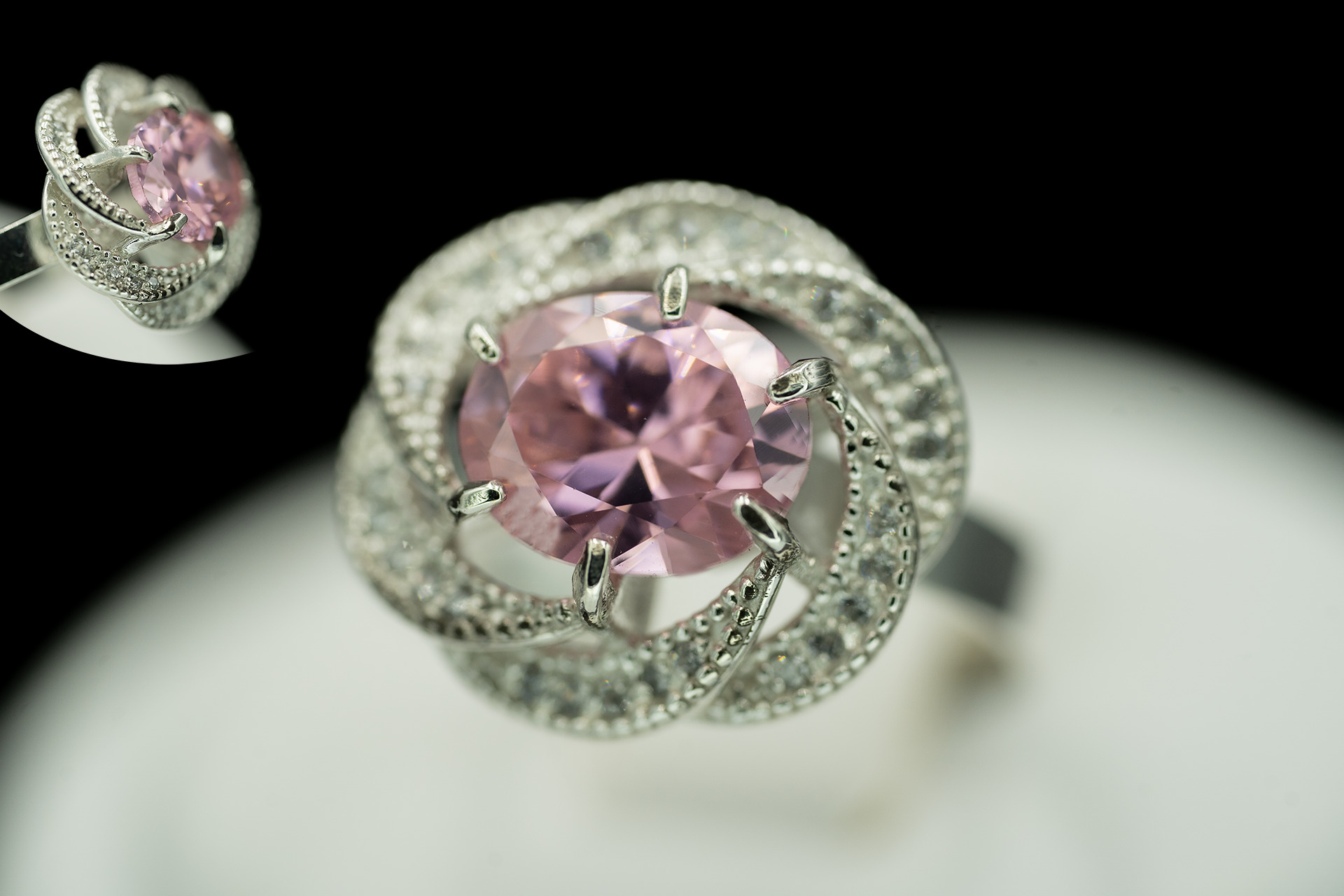 Серебряное кольцо с розовым топазом и фианитами