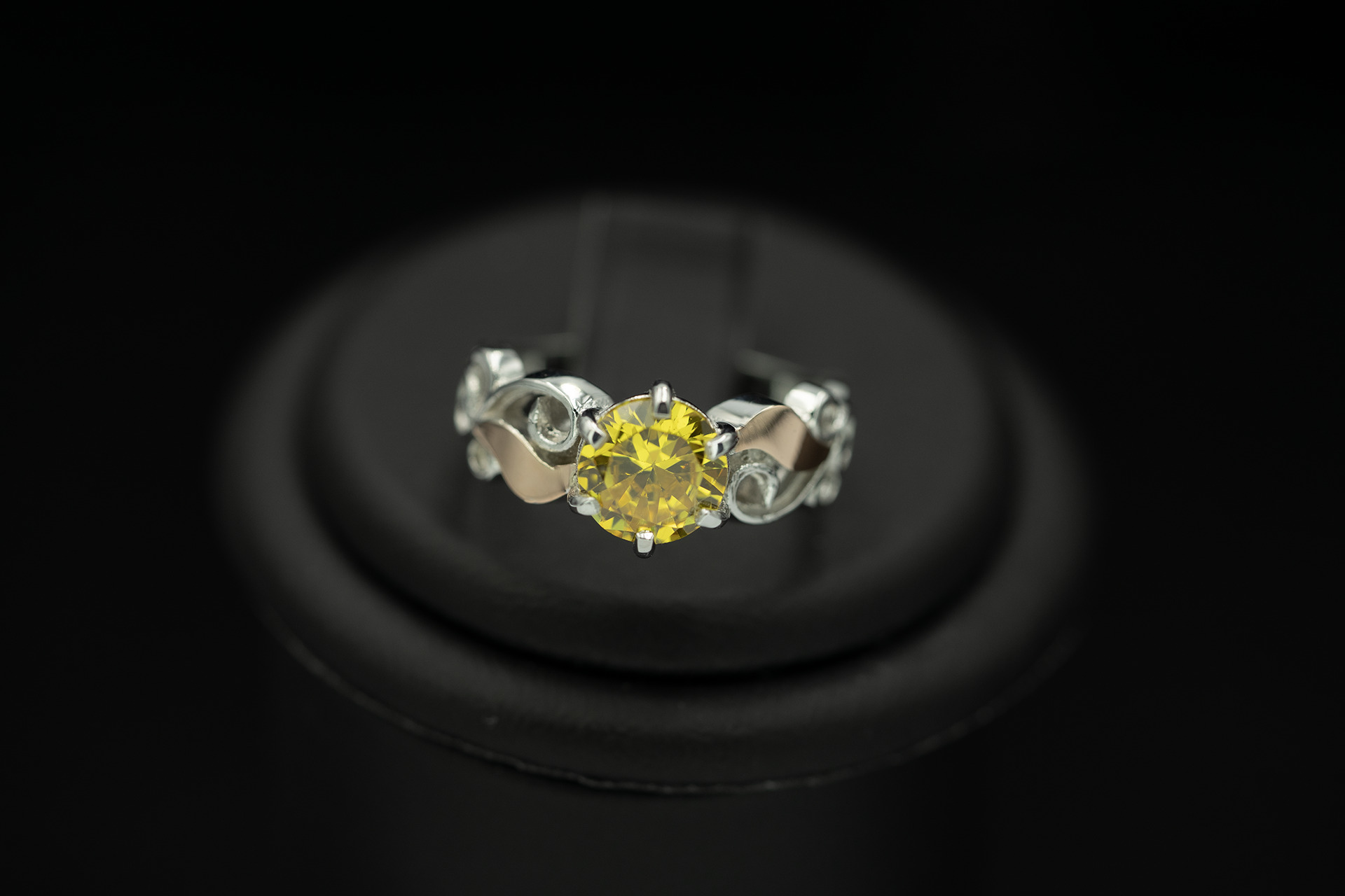 Серебряное кольцо с золотом и  цитрином