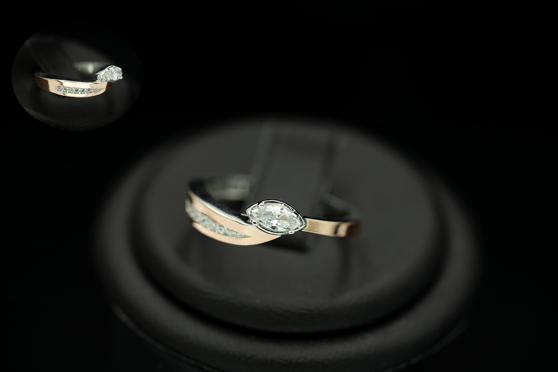 Серебряное кольцо с золотом, бриллианитом и фианитами