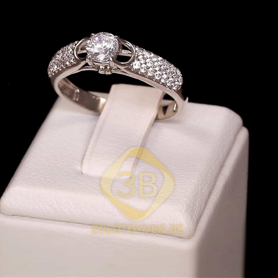 Серебряное кольцо с белым бриллианитом и фианитами, покрытие родий