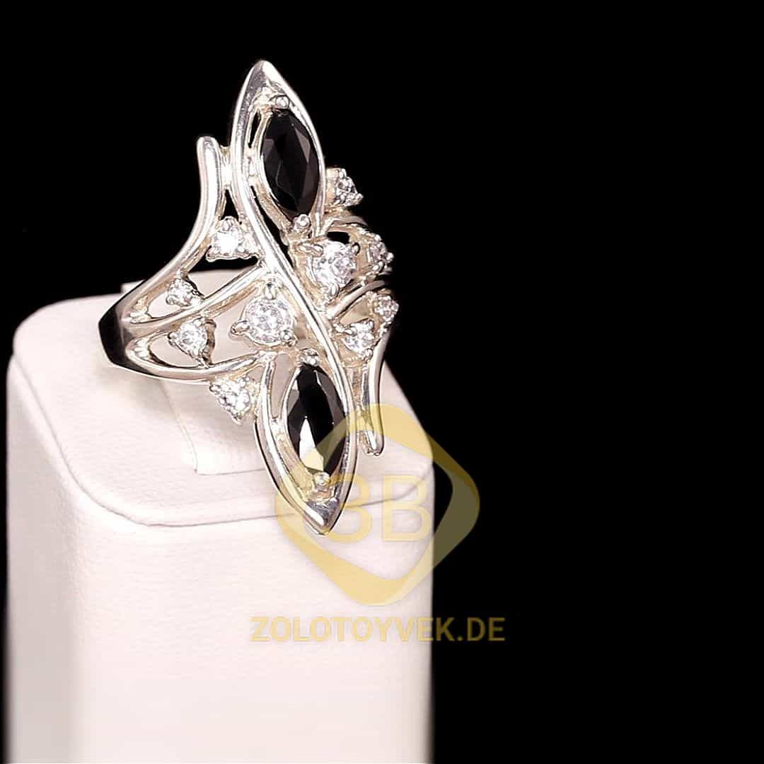 Серебряное кольцо с черным бриллианитом и фианитами, покрытие родий