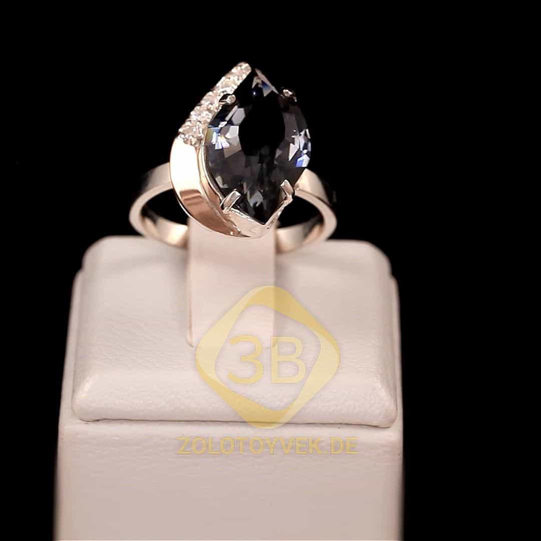 Серебряное кольцо со вставками золота, мистик бриллианитом и фианитами, покрытие родий