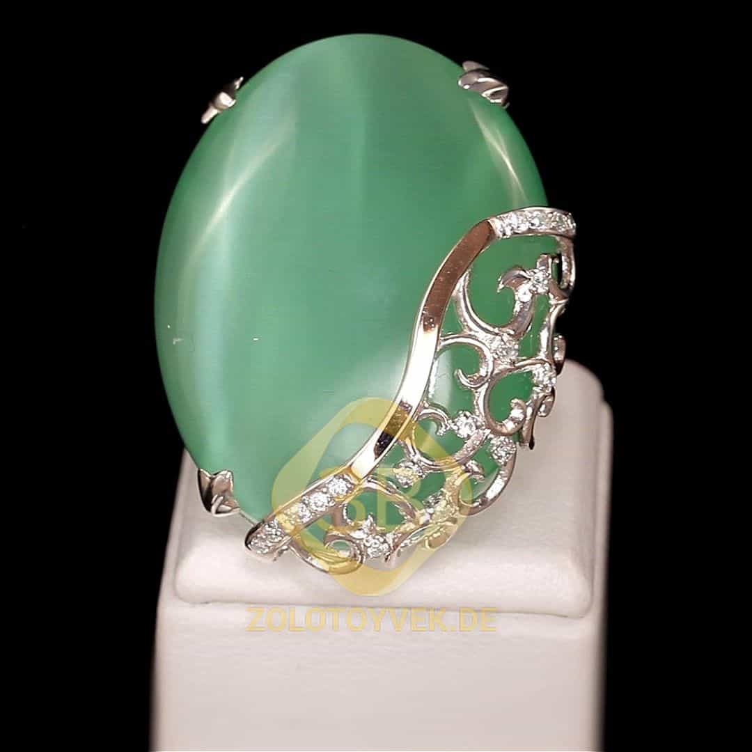 Серебряное кольцо со вставками золота, зеленый улекситом и фианитами, покрытие родий