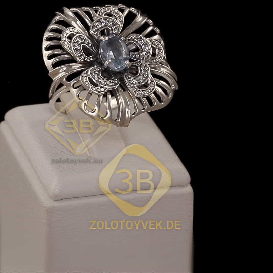 Серебряное  кольцо с голубым топазом и фианитами, покрытие родий