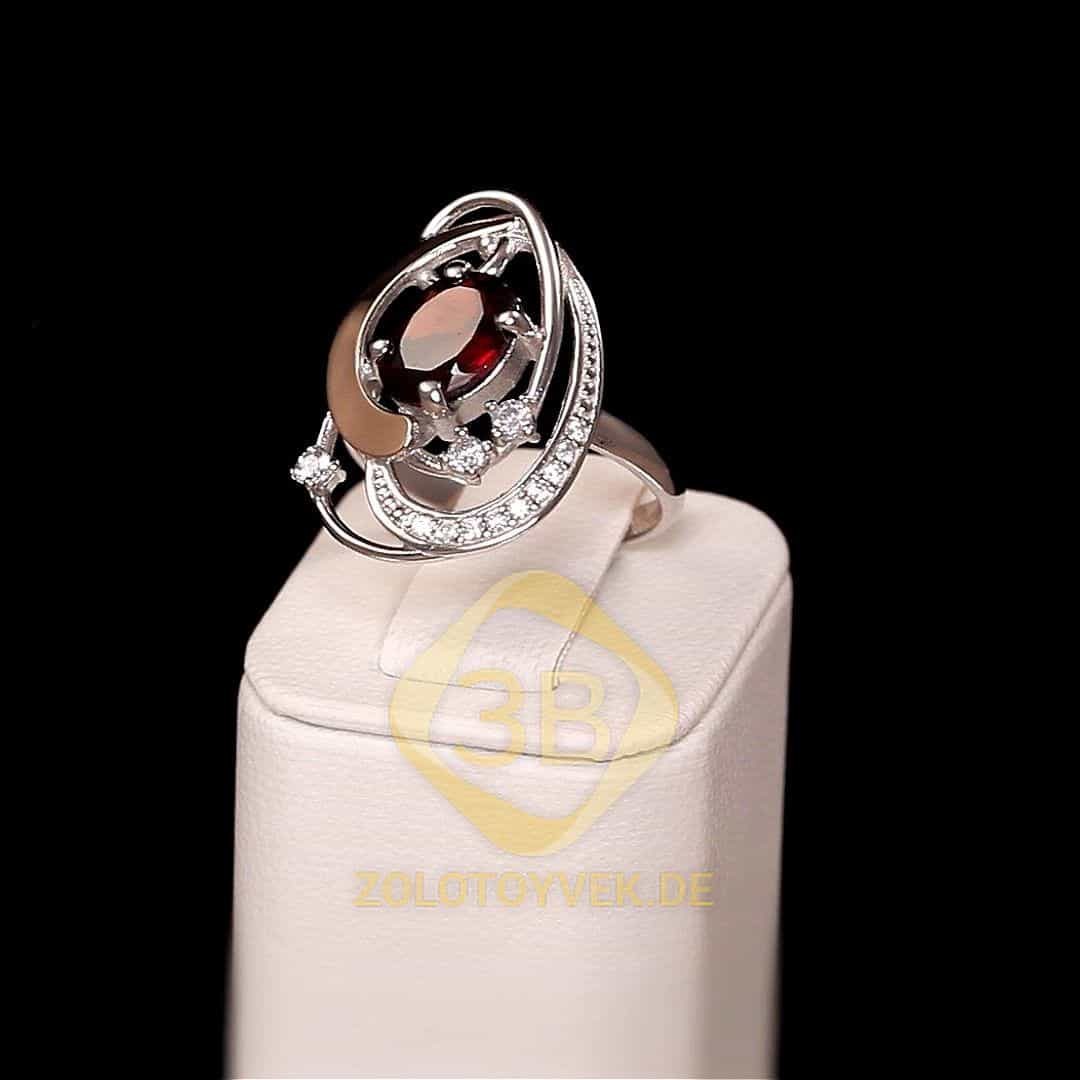 Серебряное кольцо со вставками золота, гранатом и фианитами, покрытие родий
