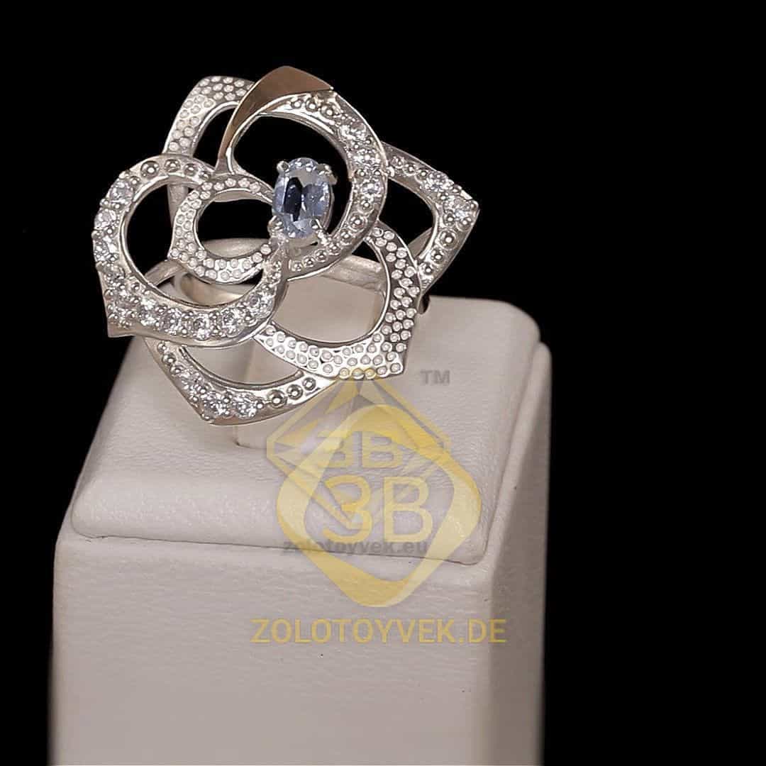 Серебряное  кольцо со вставками золота, голубым топазом и фианитами, покрытие родий