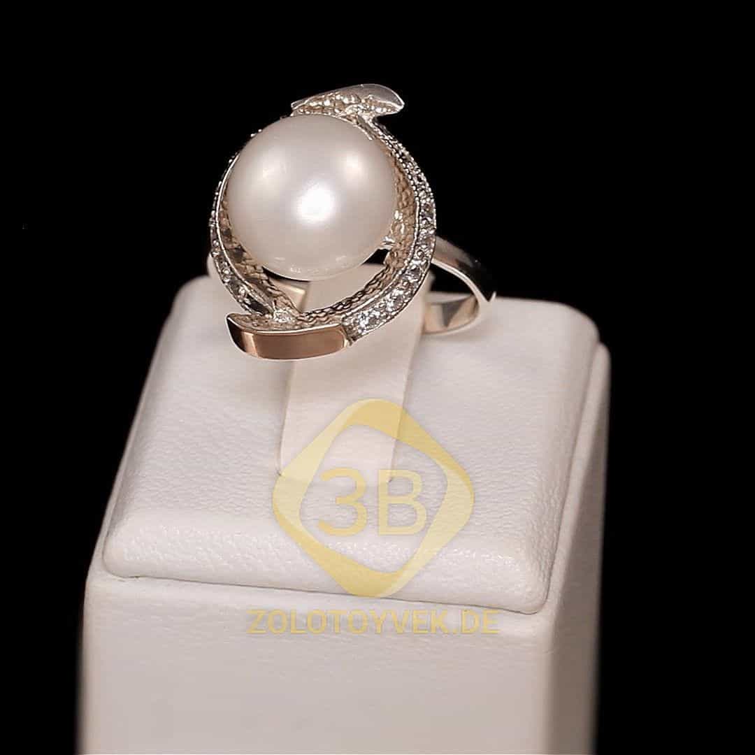 Серебряное кольцо со вставками золота, культивированным жемчугом и фианитами, покрытие родий