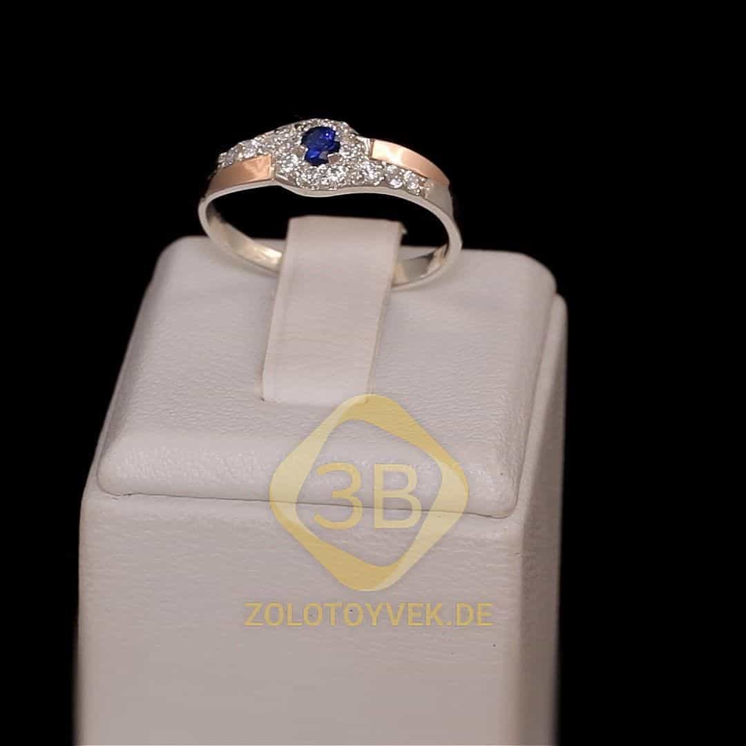 Серебряное кольцо со вставками золота, сапфировым бриллианитом и фианитами, покрытие родий