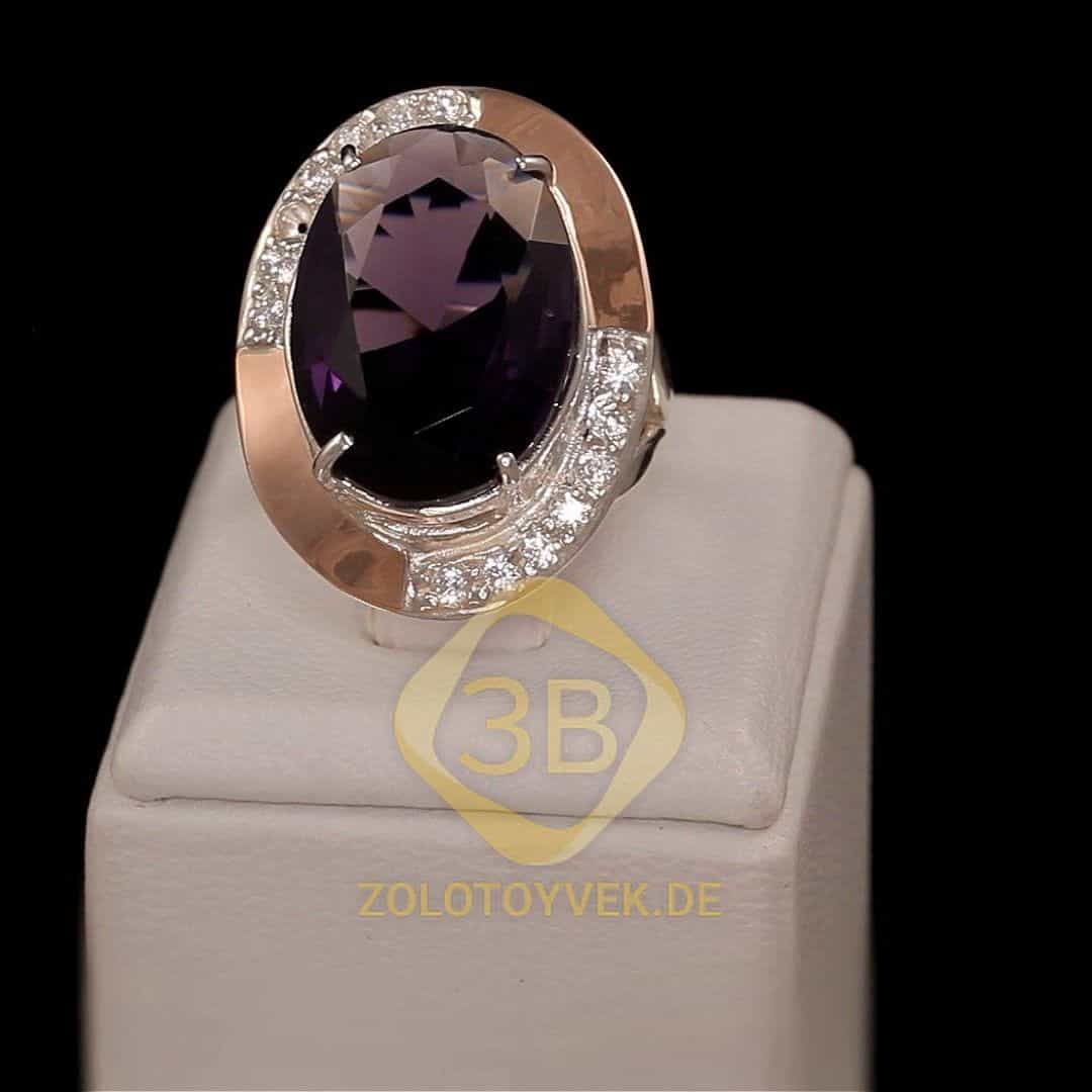 Серебряное кольцо со вставками золота, аметистовым бриллианитом и фианитами, покрытие родий