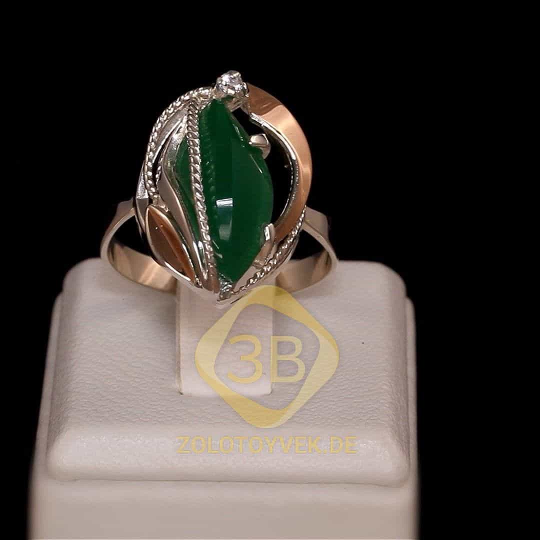 Серебряное кольцо со вставками золота, зеленым хризопразом им. и фианитами