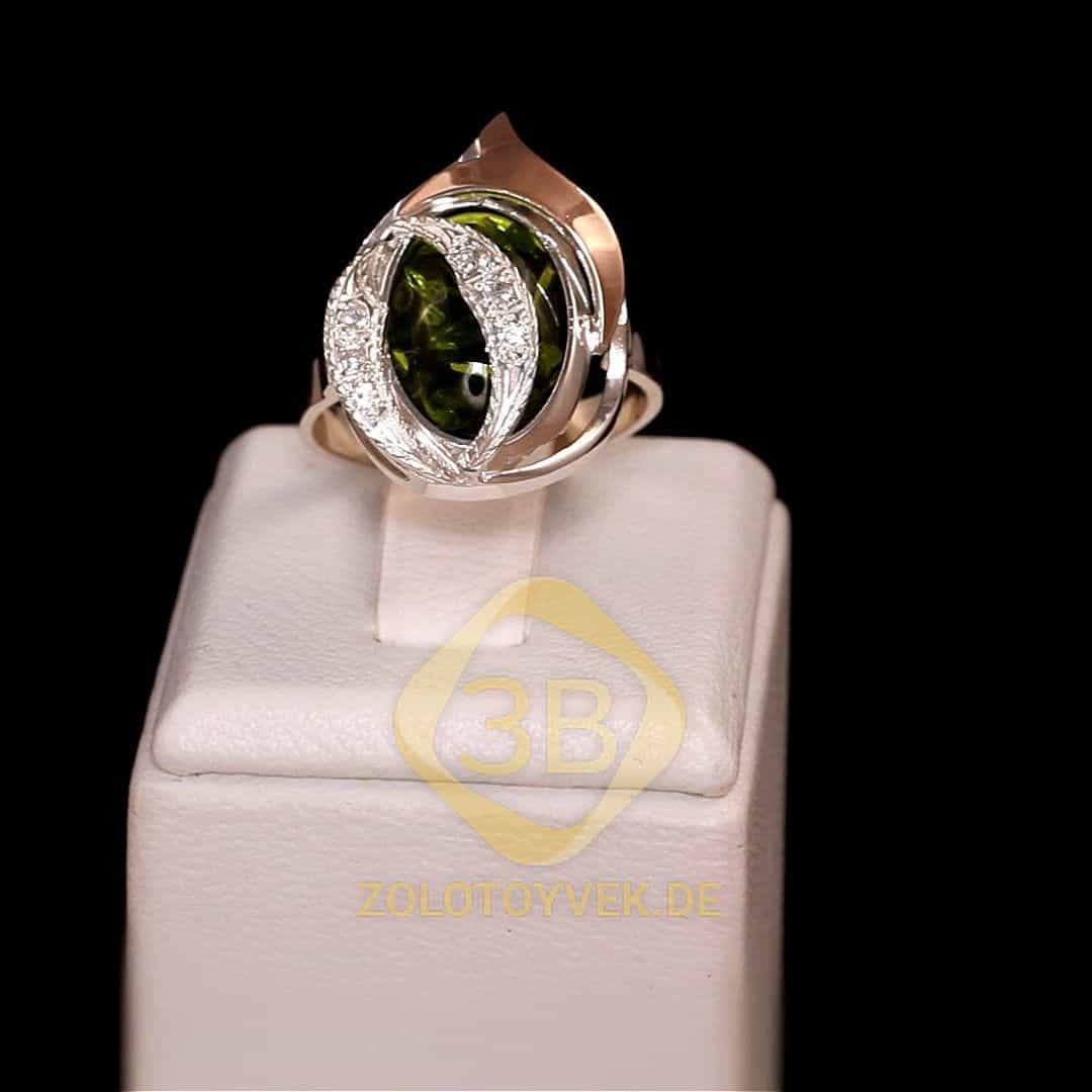 Серебряное кольцо со вставками золота, им. зеленым янтарем и фианитами