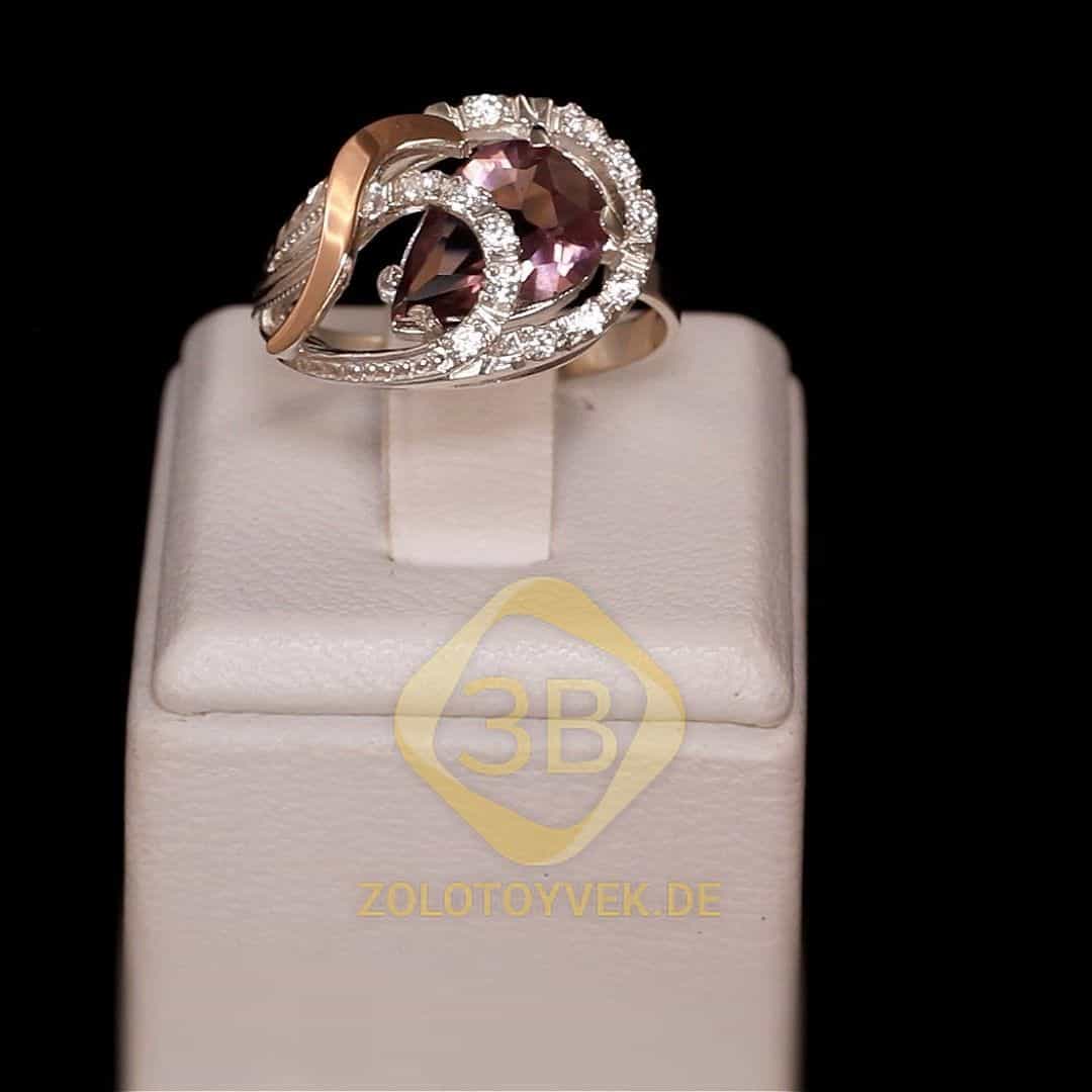 Серебряное кольцо со вставками золота, аметистовым бриллианитом и фианитами
