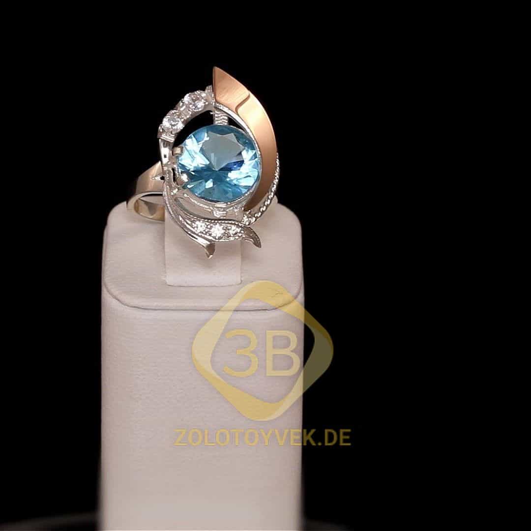 Серебряное кольцо со вставками золота, топазовым бриллианитом и фианитами