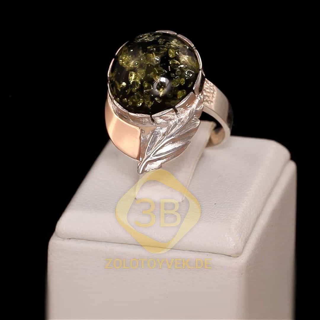 Серебряное кольцо со вставками золота и им. зеленым янтарем