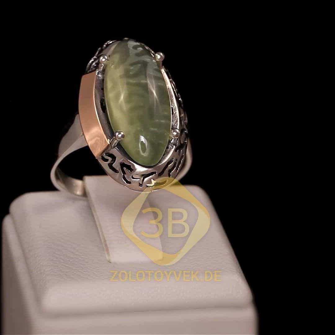 Серебряное кольцо со вставками золота и им. зеленым улекситом