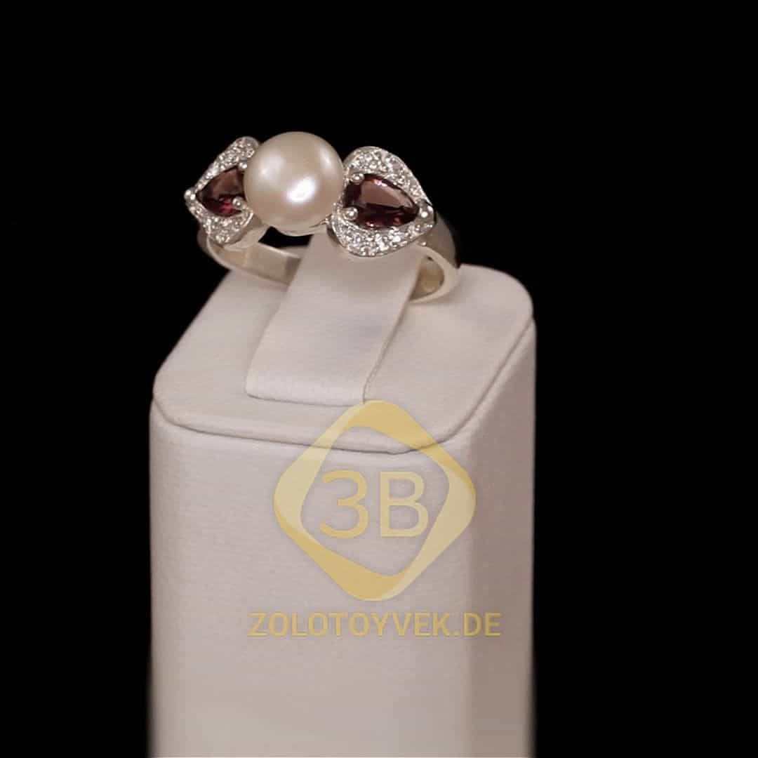 Серебряное кольцо с белым культивированным жемчугом, аметистовым бриллианитом и фианитами