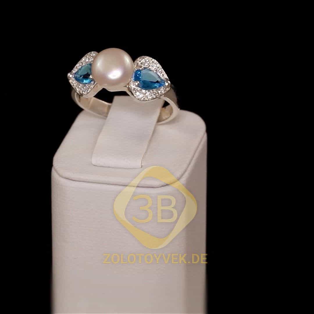 Серебряное кольцо с белым культивированным жемчугом, топазовым бриллианитом и фианитами
