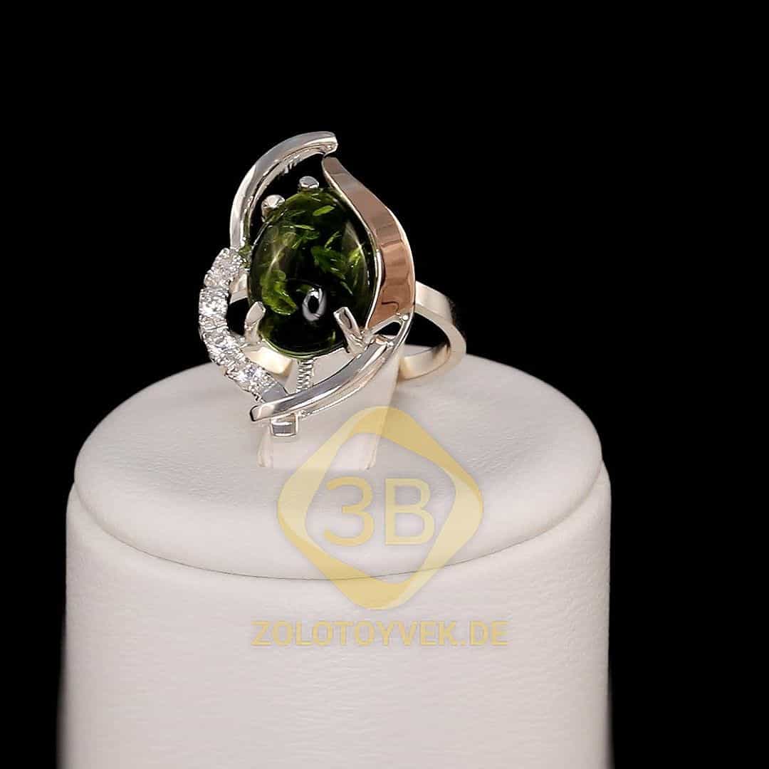Серебряное кольцо со вставками золота, им. зеленого янтаря и фианитами, покрытие Родий