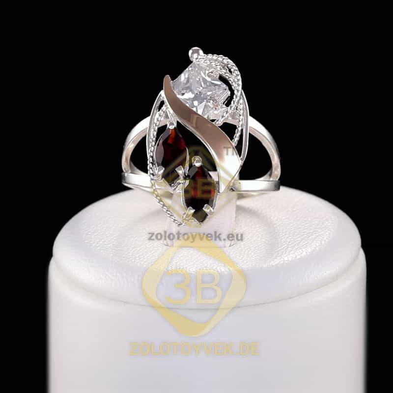 Серебряное кольцо со вставками золота, гранатом и белым бриллианитом, покрытие Родий