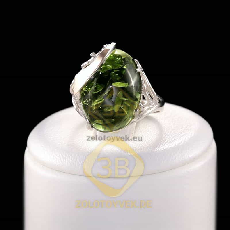 Серебряное кольцо со вставками золота и им. зеленого янтаря, покрытие Родий