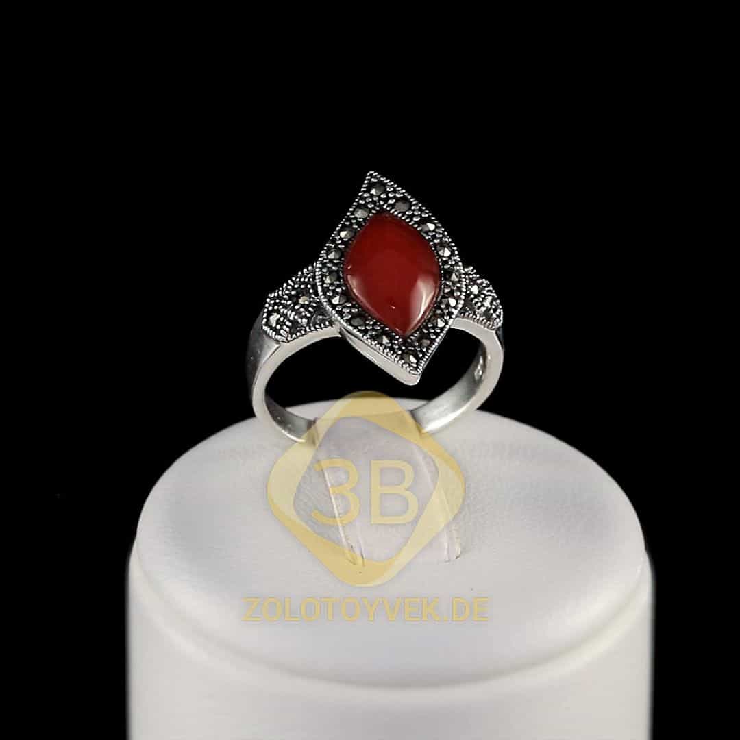 Серебряное кольцо с красным камнем и шпинелью