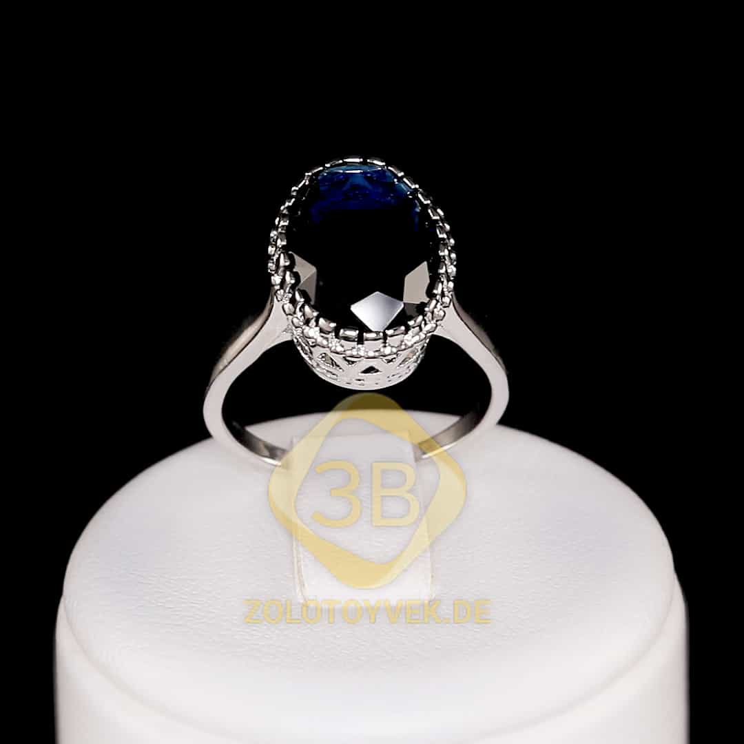 Серебряное кольцо с синим горным хрусталем и фианитами