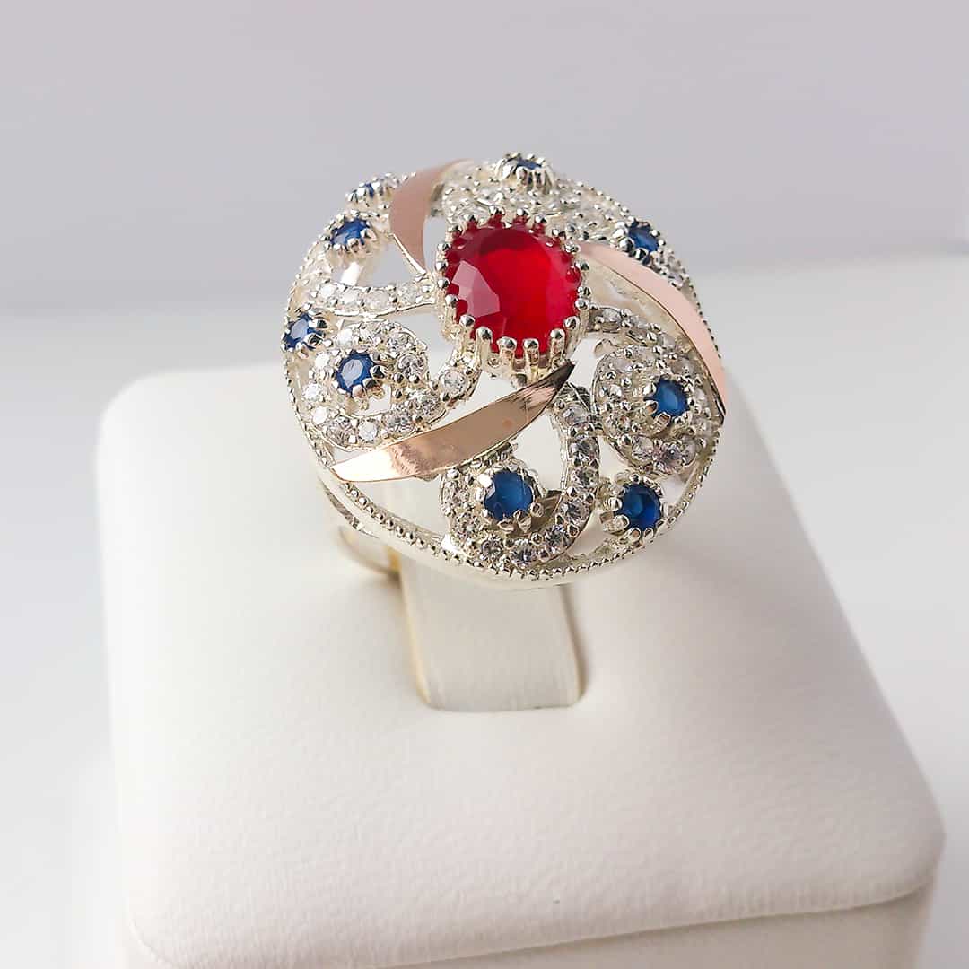 Серебряное кольцо с золотом, рубином и сапфирами hts и фианитами