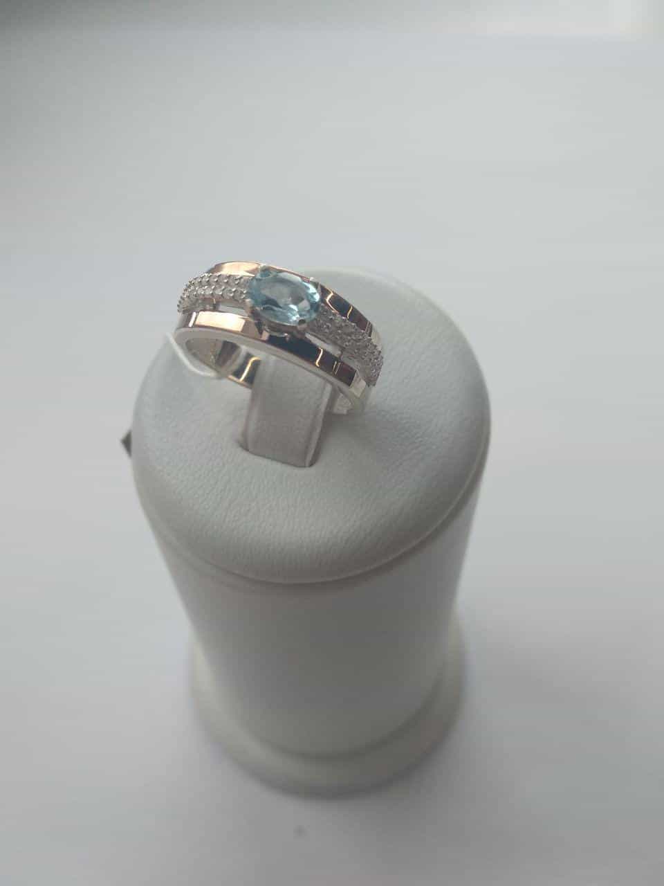 Серебряное кольцо с голубым альпинитом, фианитами и вставками золота