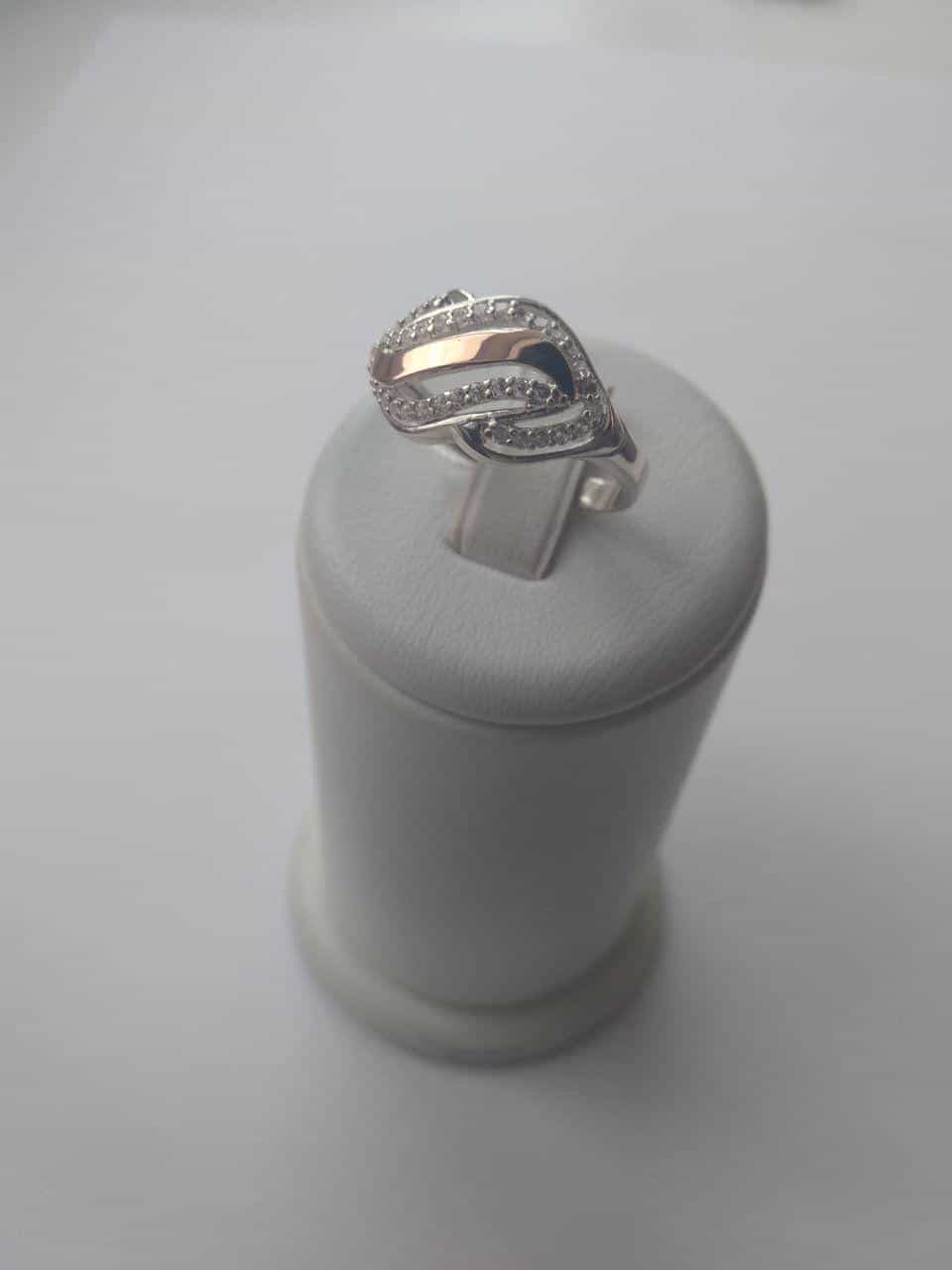 Серебряное кольцо с фианитами и вставками золота
