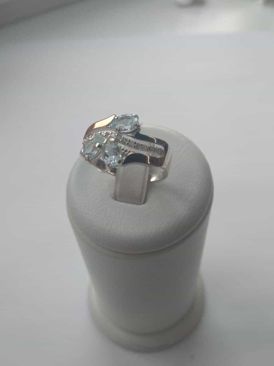 Серебряное кольцо с альпинитом, вставками золота и фианитами