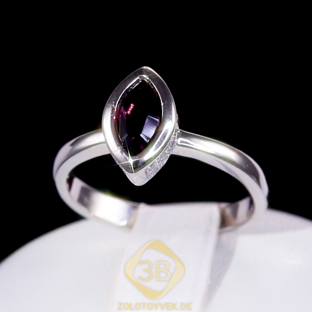 Серебряное кольцо  с аметистом и фианитами