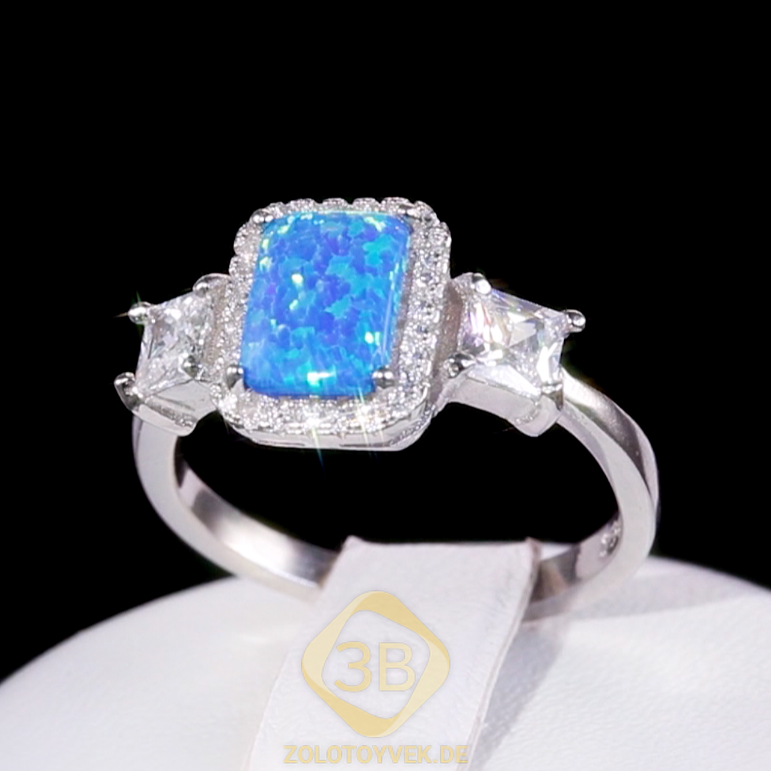 Серебряное кольцо с голубым опалом, фианитами и кристаллами Swarovski