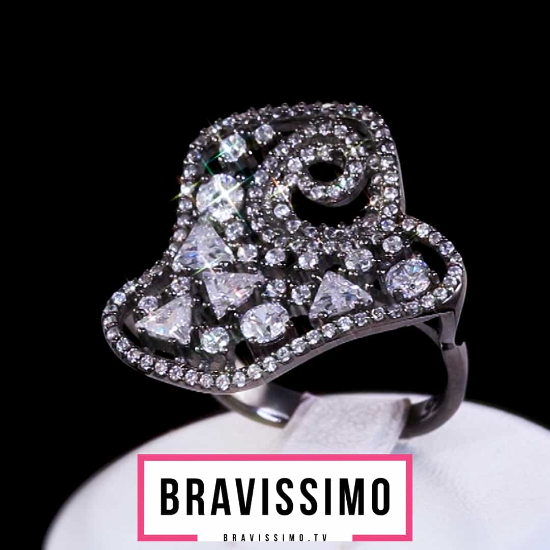 Серебряное кольцо с бриллианитами и фианитами, чернение