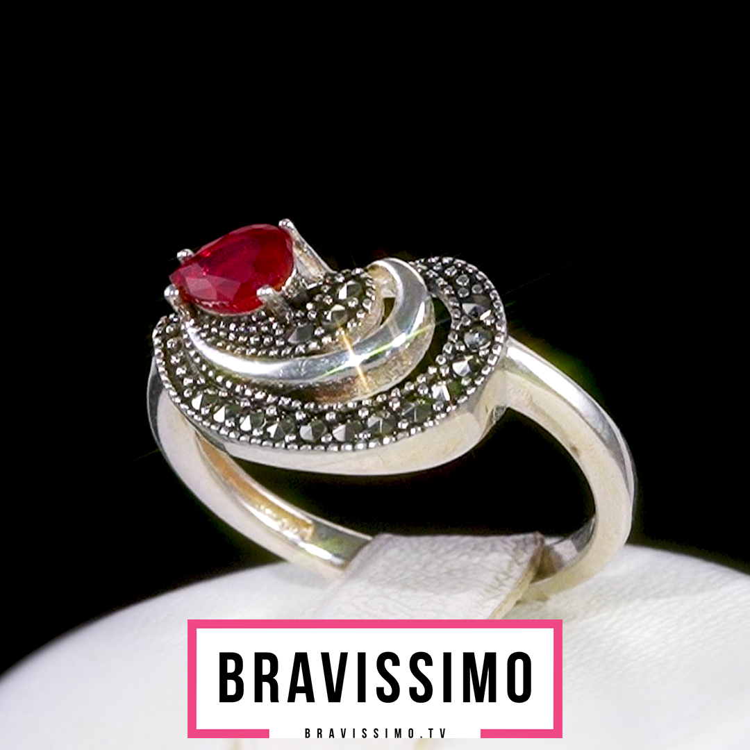 Серебряное кольцо с рубином и марказитами