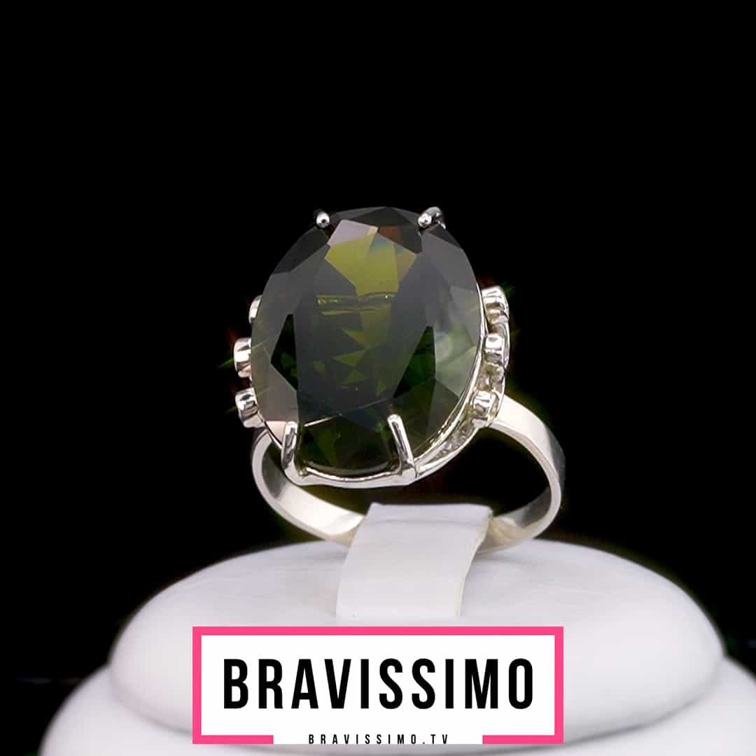 Серебряное кольцо с оливином и фианитами
